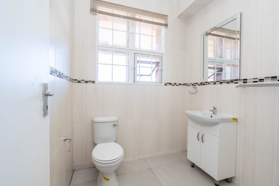 8 Bedroom Property for Sale in Middedorp Western Cape